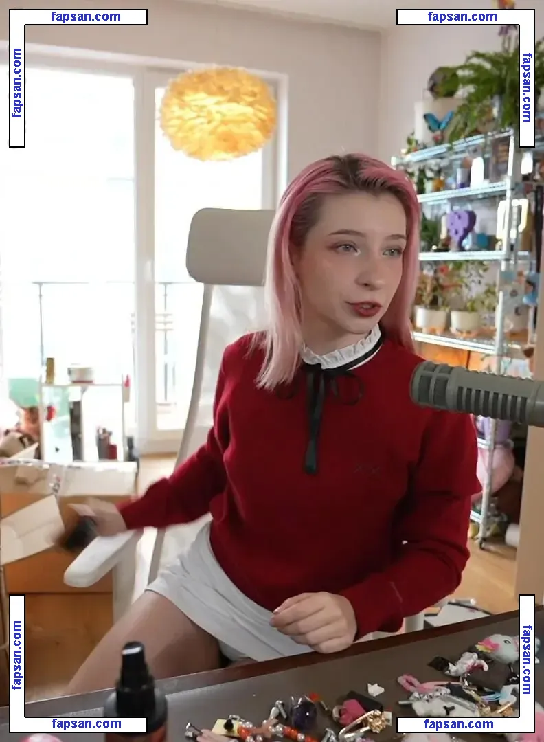 Nieuczesana nude photo #0024 from OnlyFans