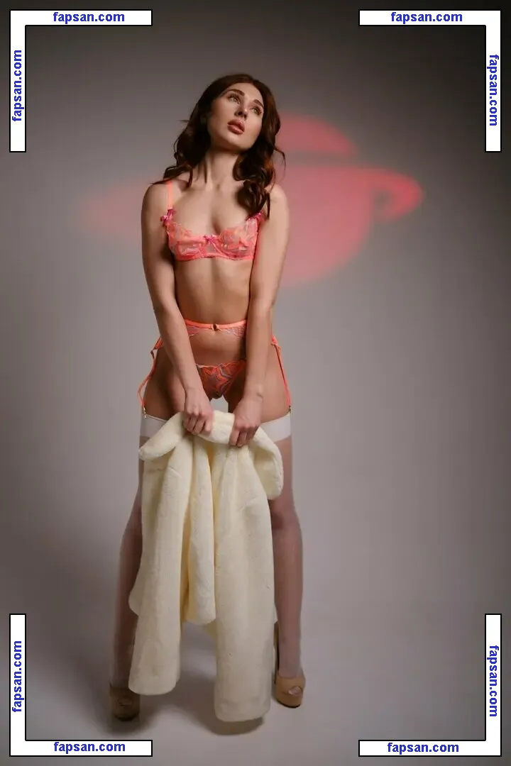 Nika Sbrodova голая фото #0011 с Онлифанс