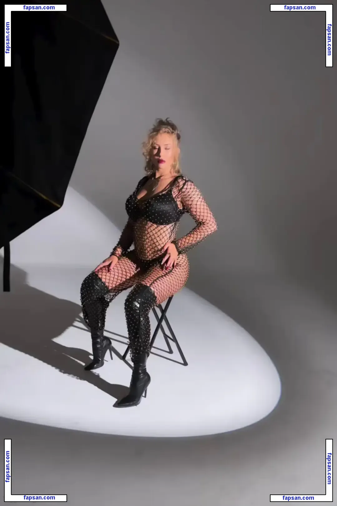 Nikkita Lyons nude photo #0538 from OnlyFans