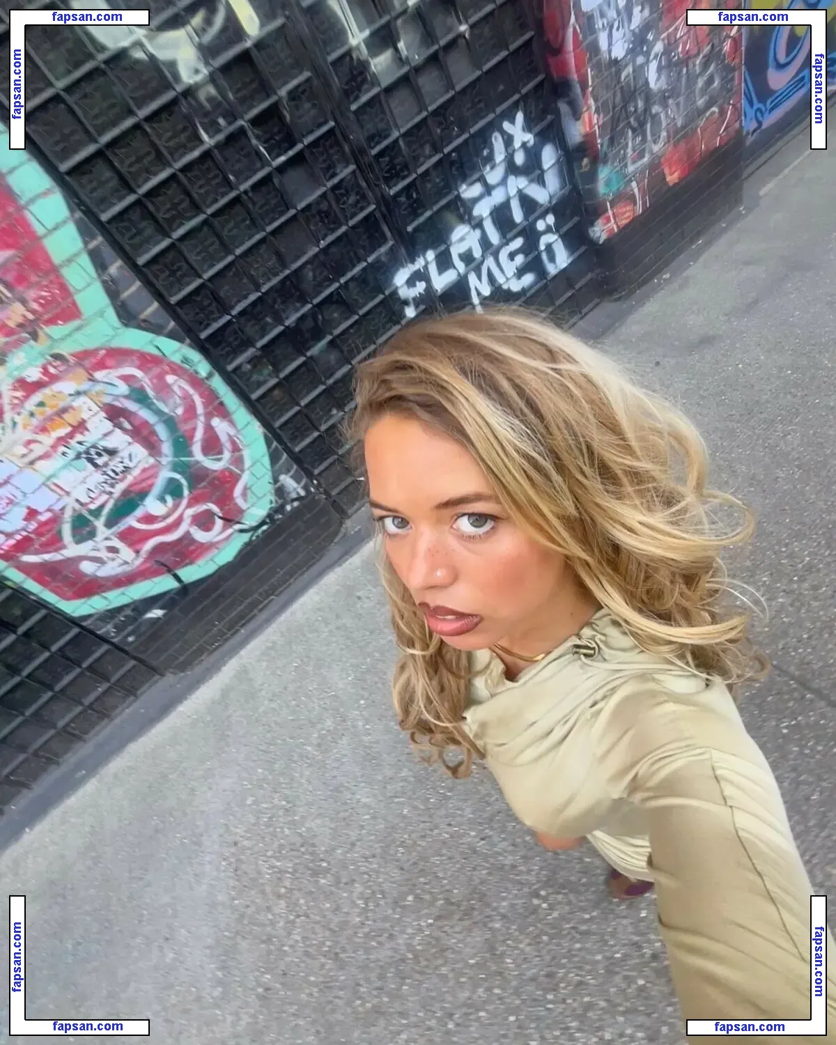 Nilufer Yanya nude photo #0001 from OnlyFans