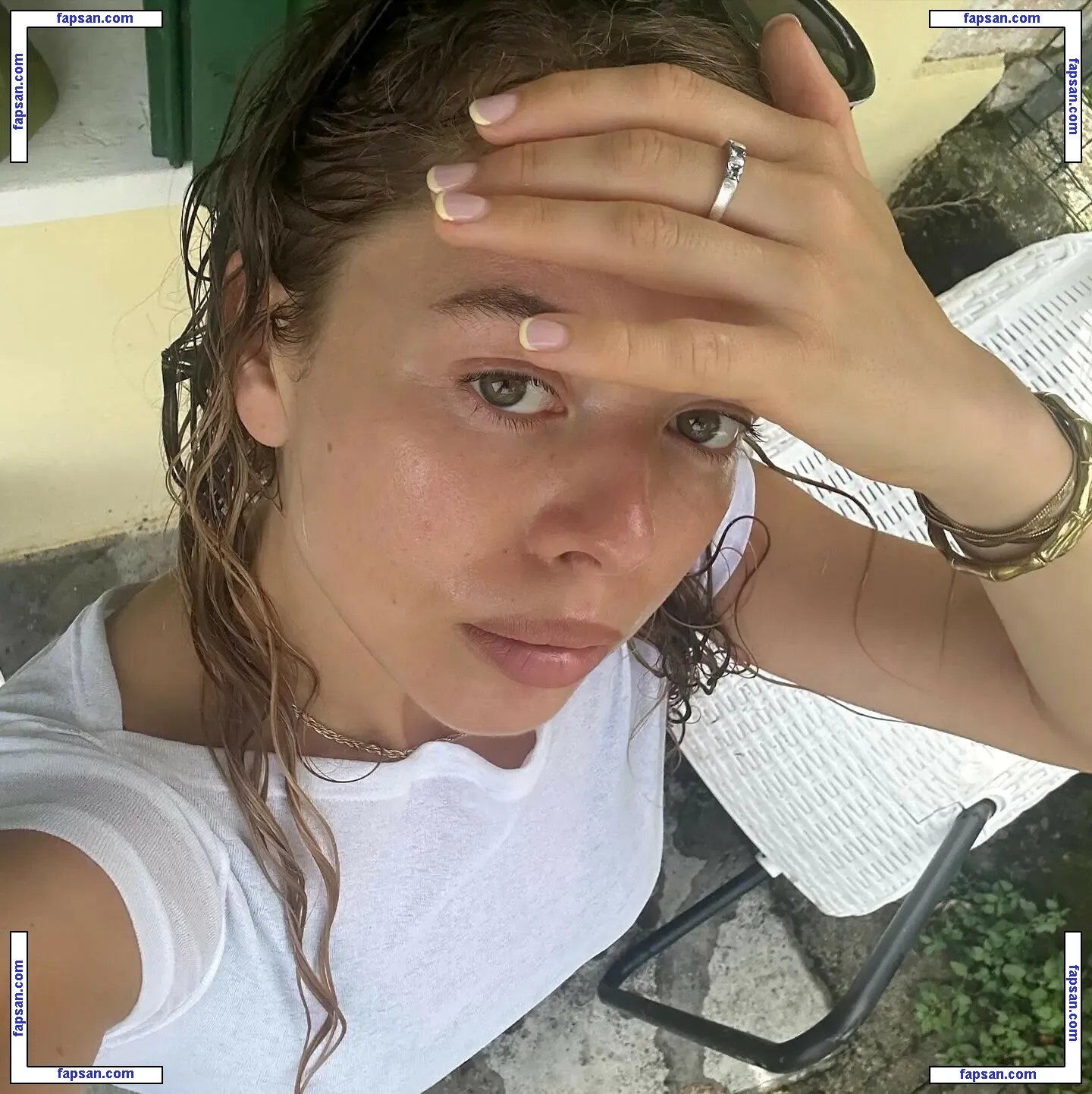Nilufer Yanya nude photo #0005 from OnlyFans
