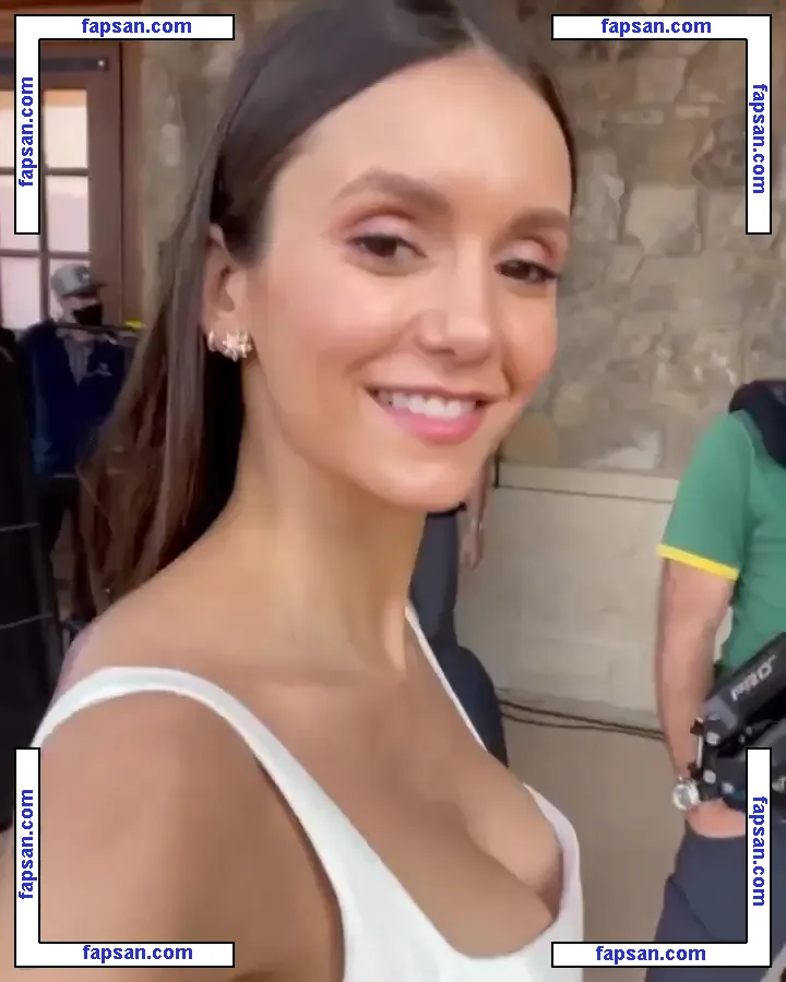 Nina Dobrev голая фото #1924 с Онлифанс