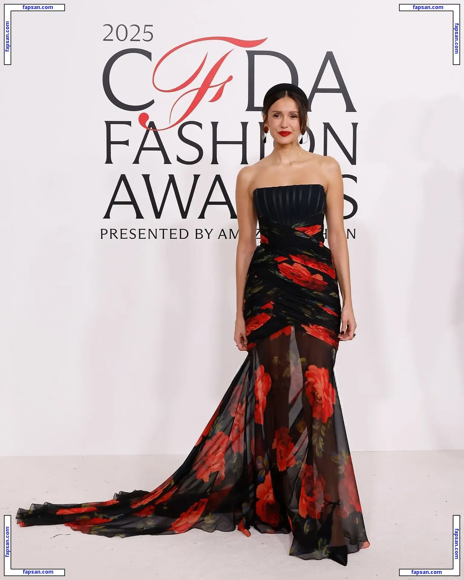 Nina Dobrev голая фото #2580 с Онлифанс