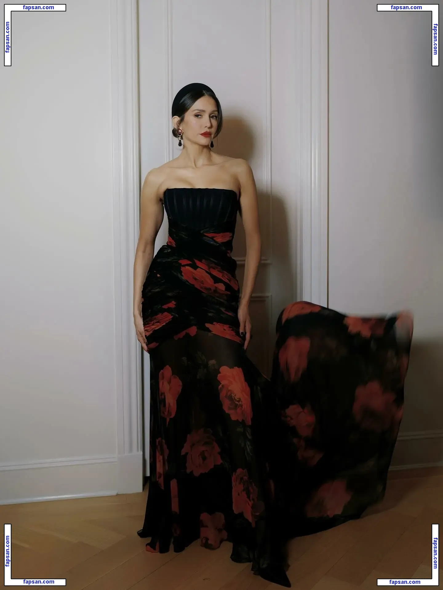 Nina Dobrev голая фото #2594 с Онлифанс