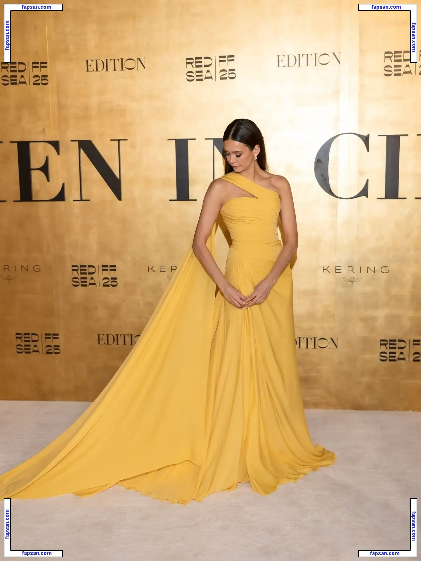 Nina Dobrev голая фото #2656 с Онлифанс