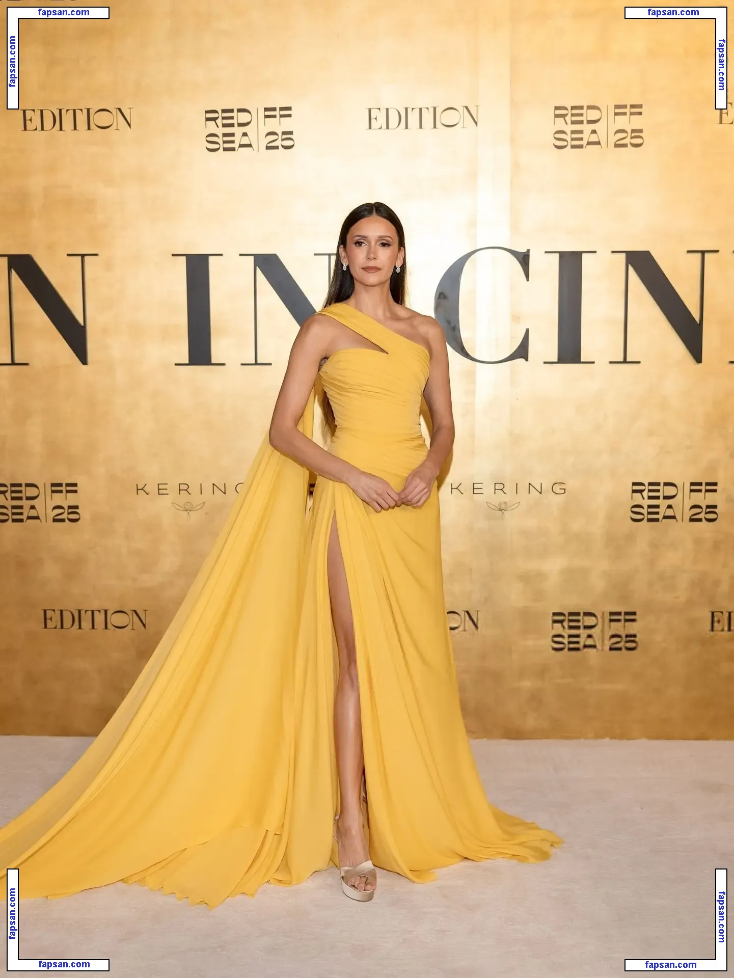 Nina Dobrev голая фото #2675 с Онлифанс