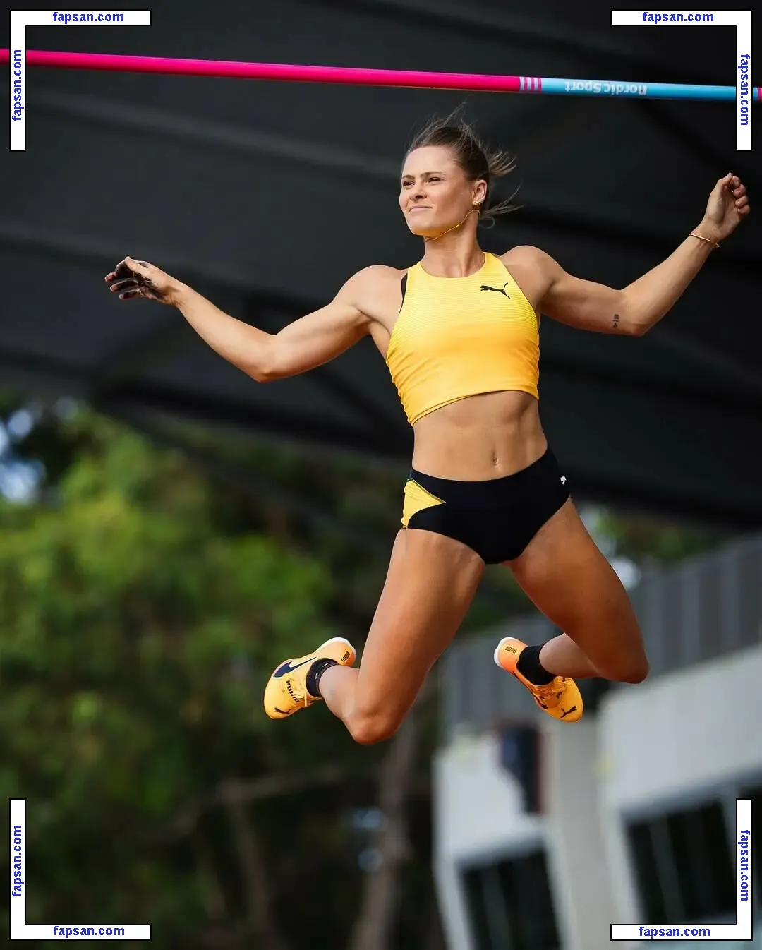 Nina Kennedy голая фото #0018 с Онлифанс