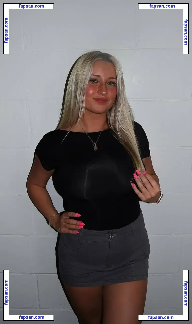 Nina nude photo #0020 from OnlyFans