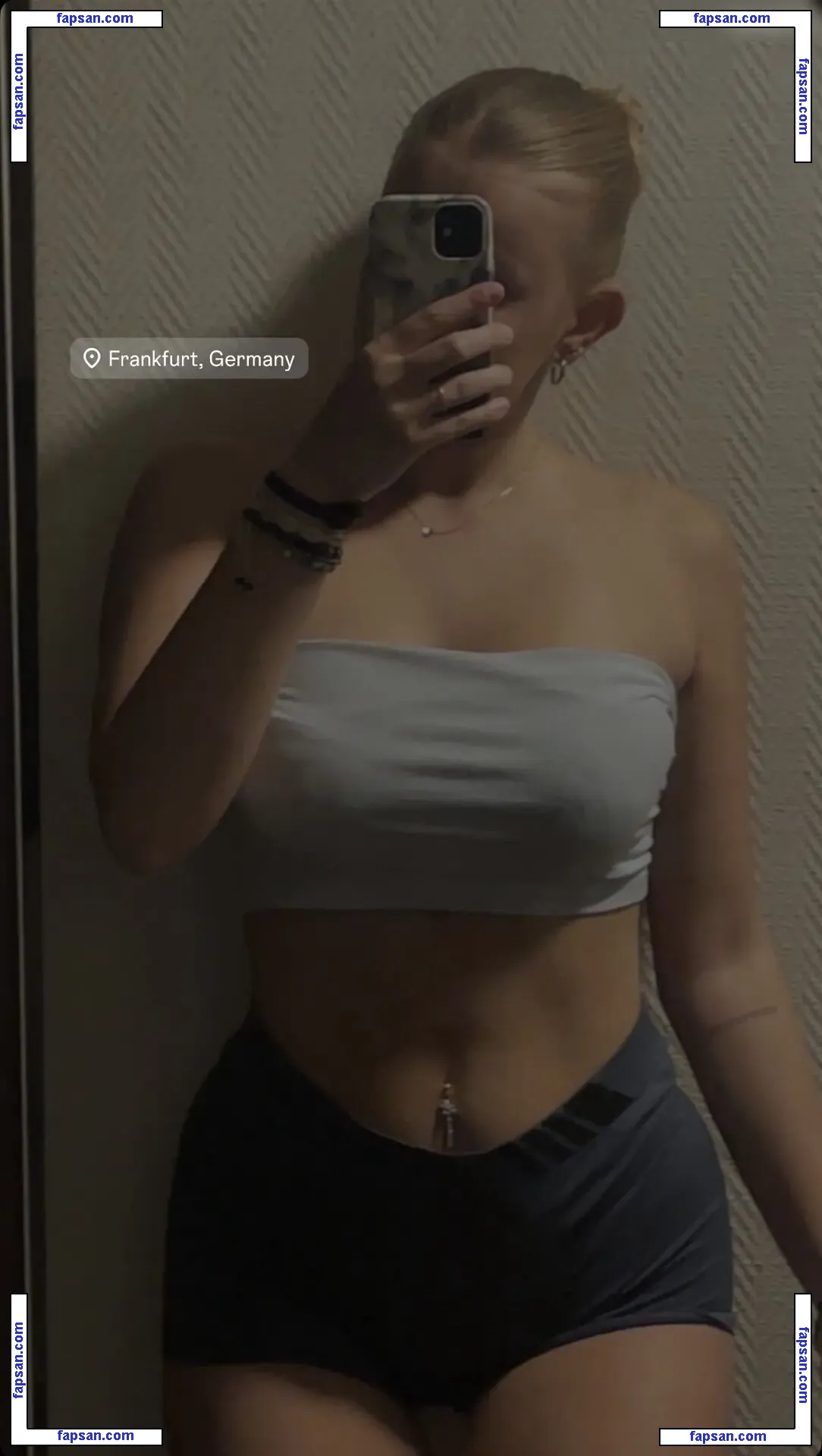 nina._.xyc nude photo #0003 from OnlyFans