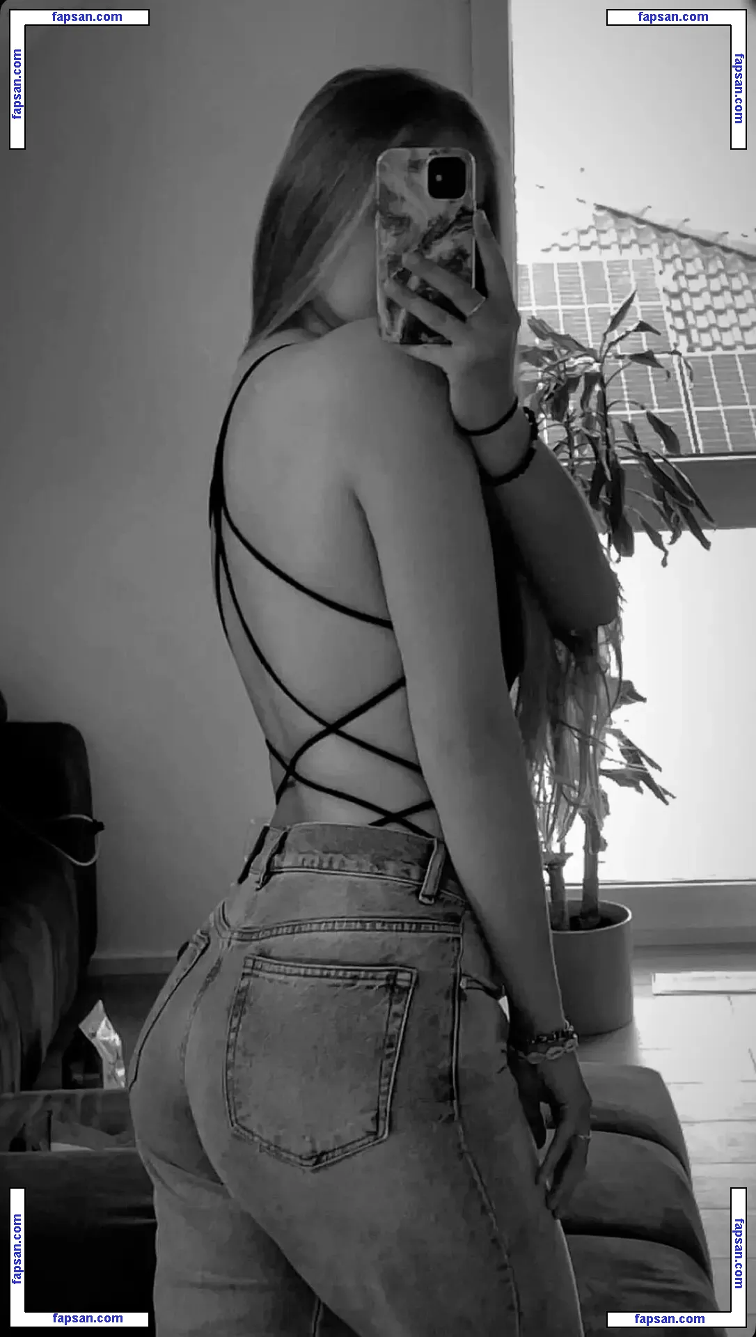 nina._.xyc nude photo #0007 from OnlyFans