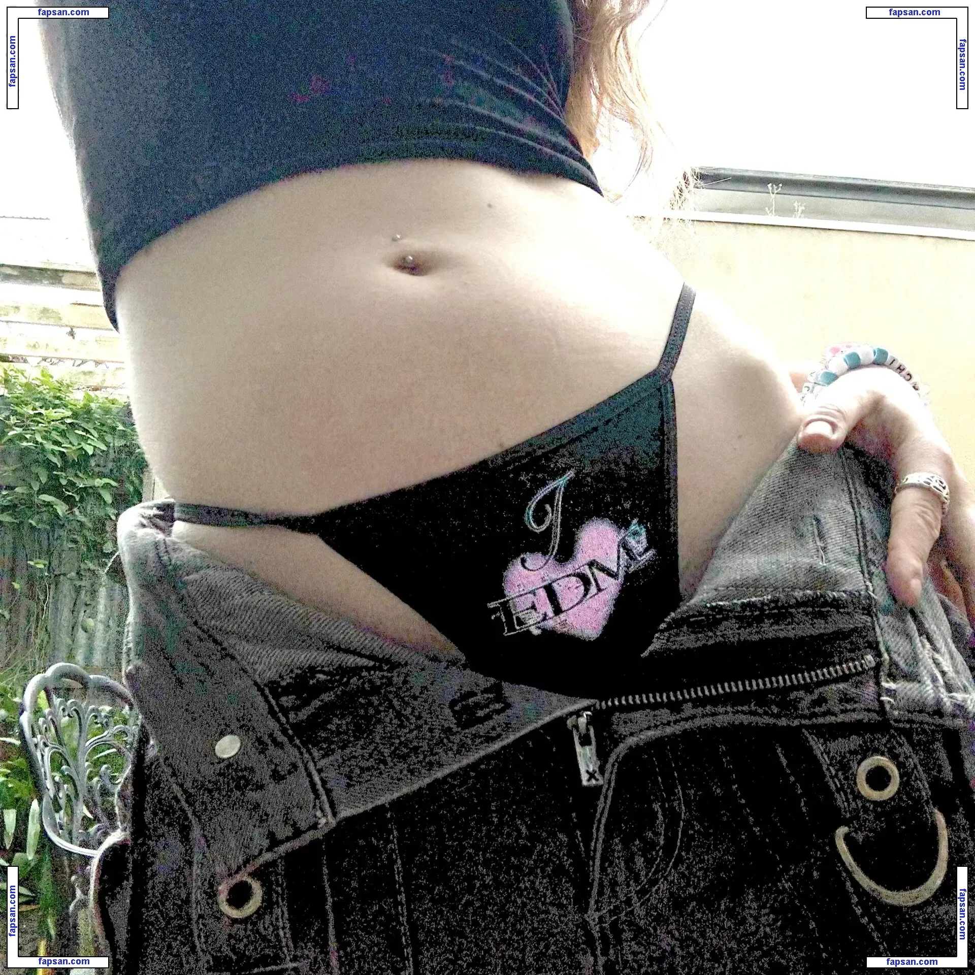 Ninajirachi nude photo #0004 from OnlyFans