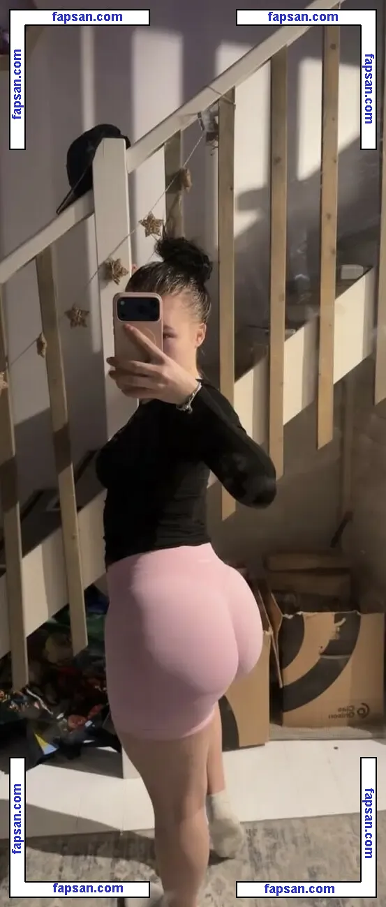 Ninnijuliaa nude photo #0002 from OnlyFans