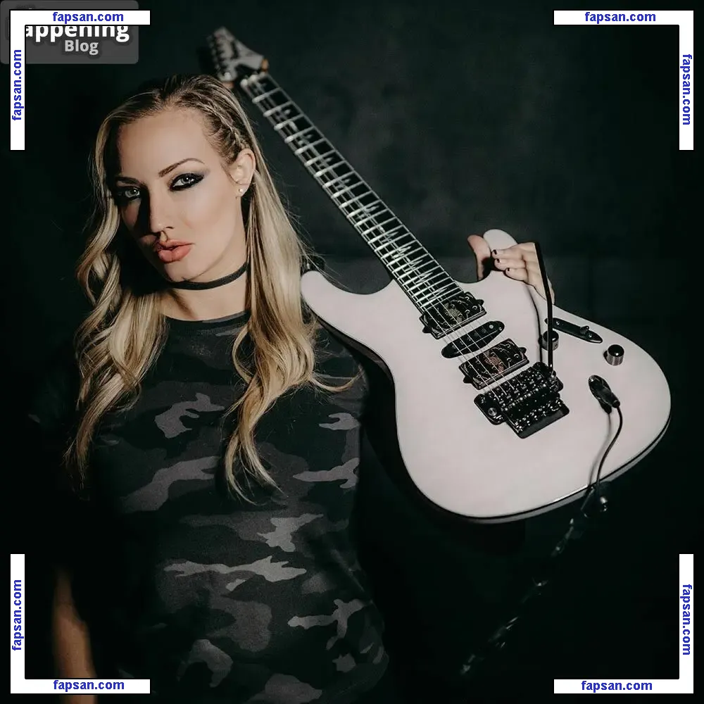 Nita Strauss голая фото #0026 с Онлифанс