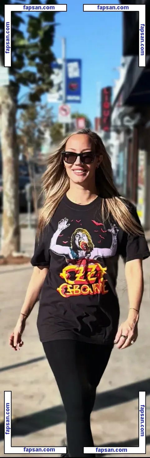 Nita Strauss голая фото #0041 с Онлифанс