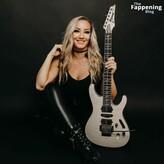 Nita Strauss голая #0021