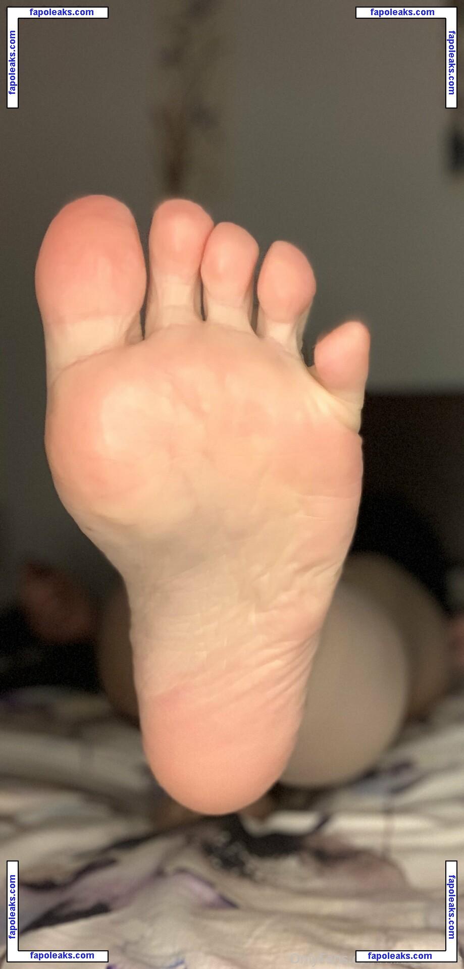 nixie_feetsie nude photo #0003 from OnlyFans