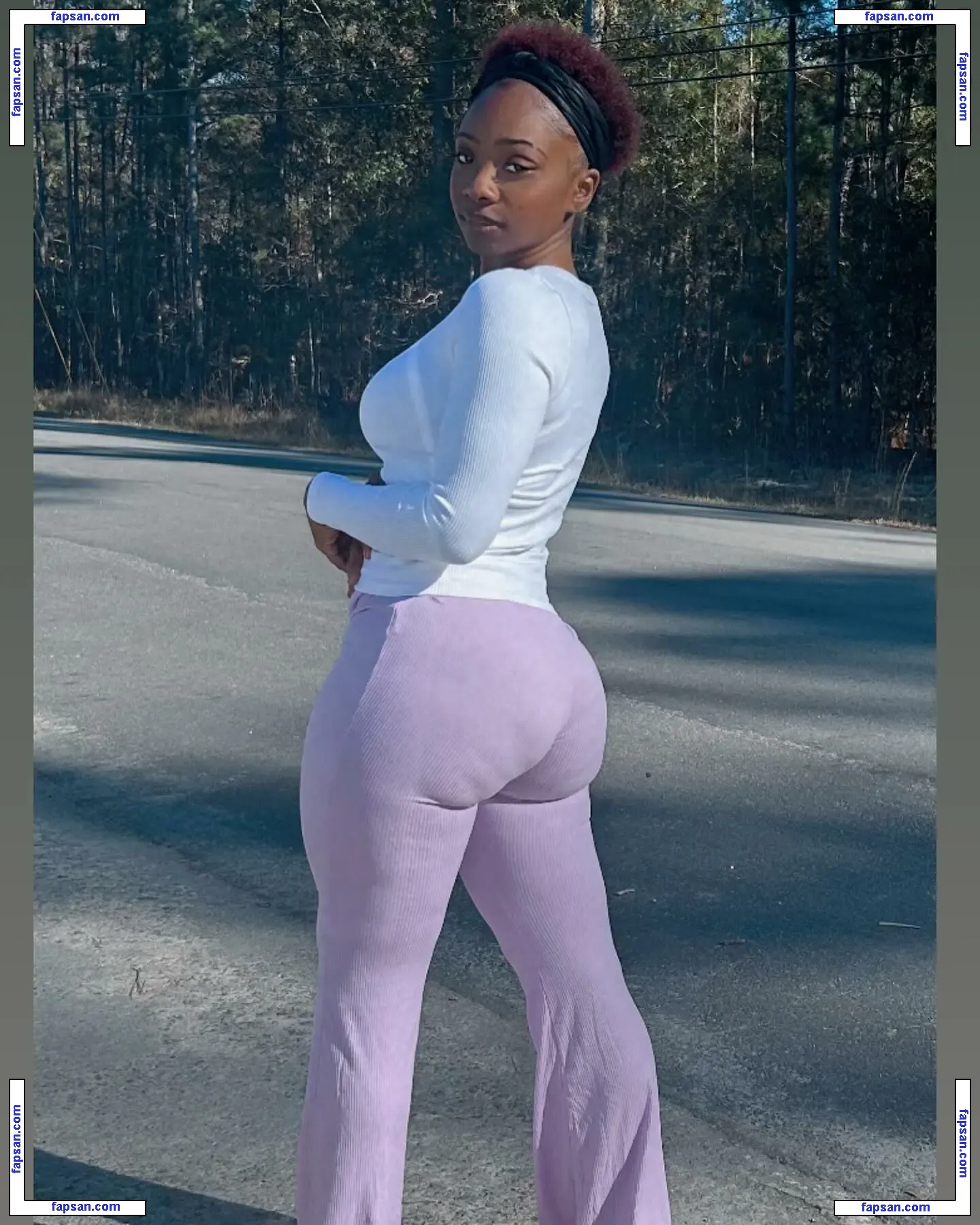 Niyahmoeye nude photo #0003 from OnlyFans