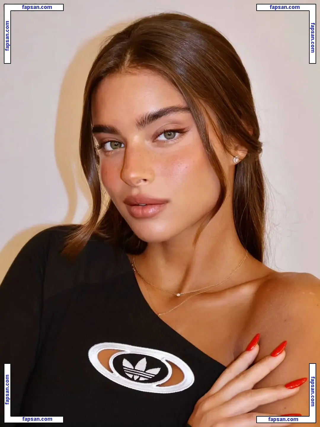 Noa Kirel nude photo #0122 from OnlyFans