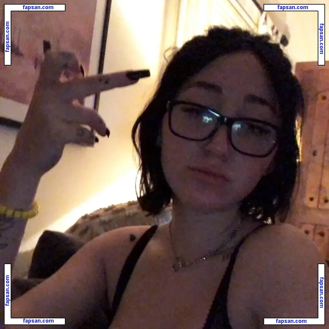 Noah Cyrus nude photo #0011 from OnlyFans