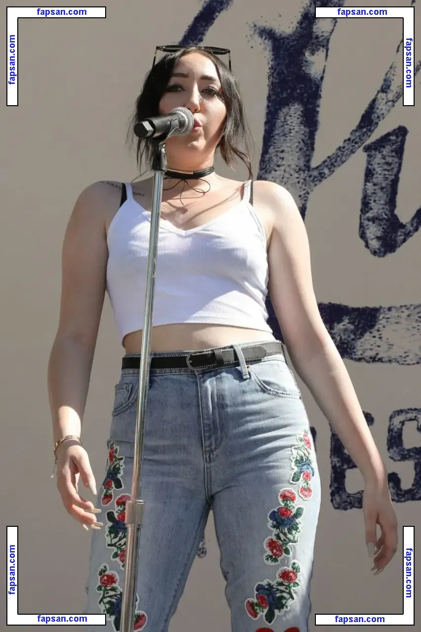 Noah Cyrus nude photo #0041 from OnlyFans