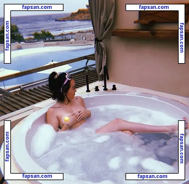 Noah Cyrus nude photo #0065 from OnlyFans