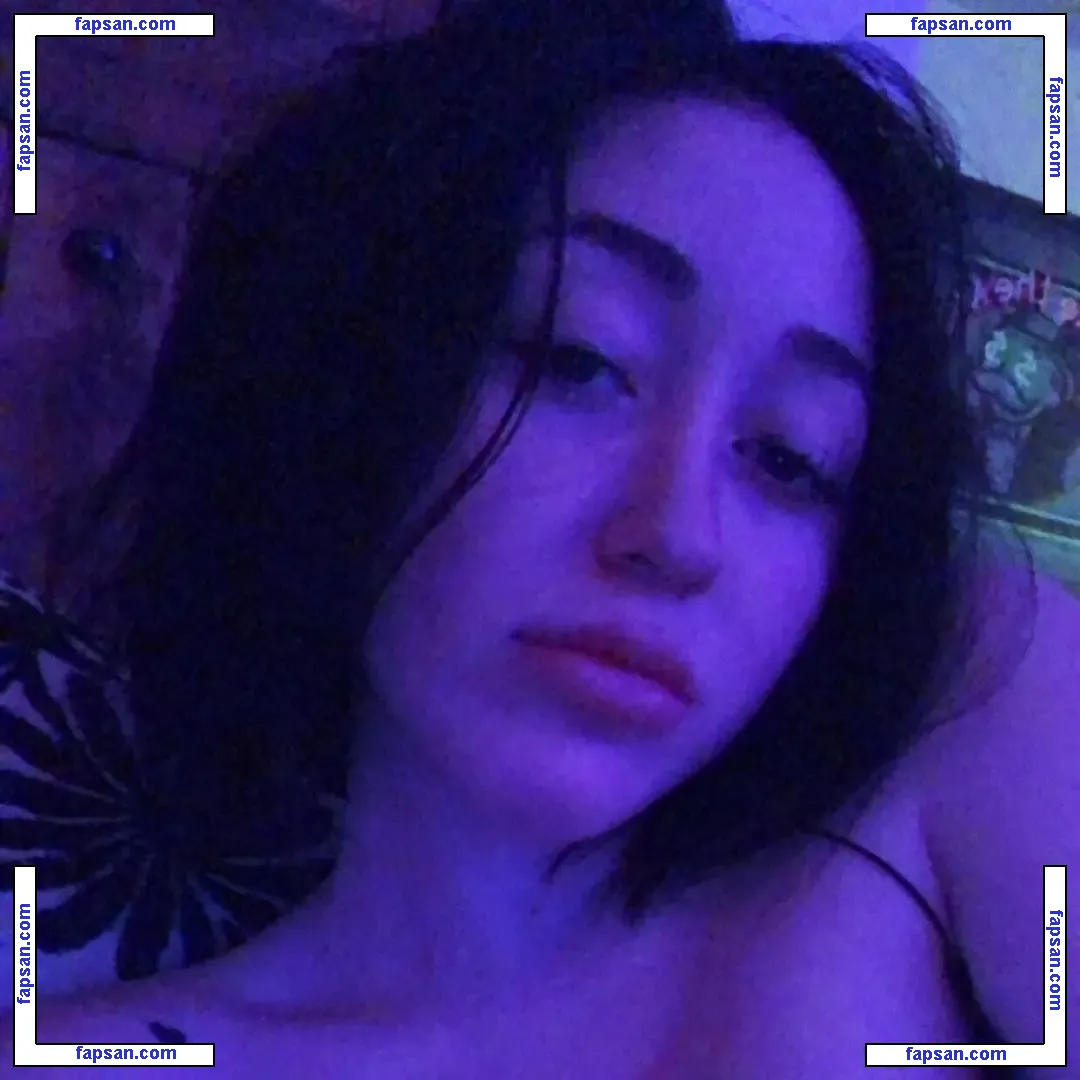 Noah Cyrus nude photo #0113 from OnlyFans