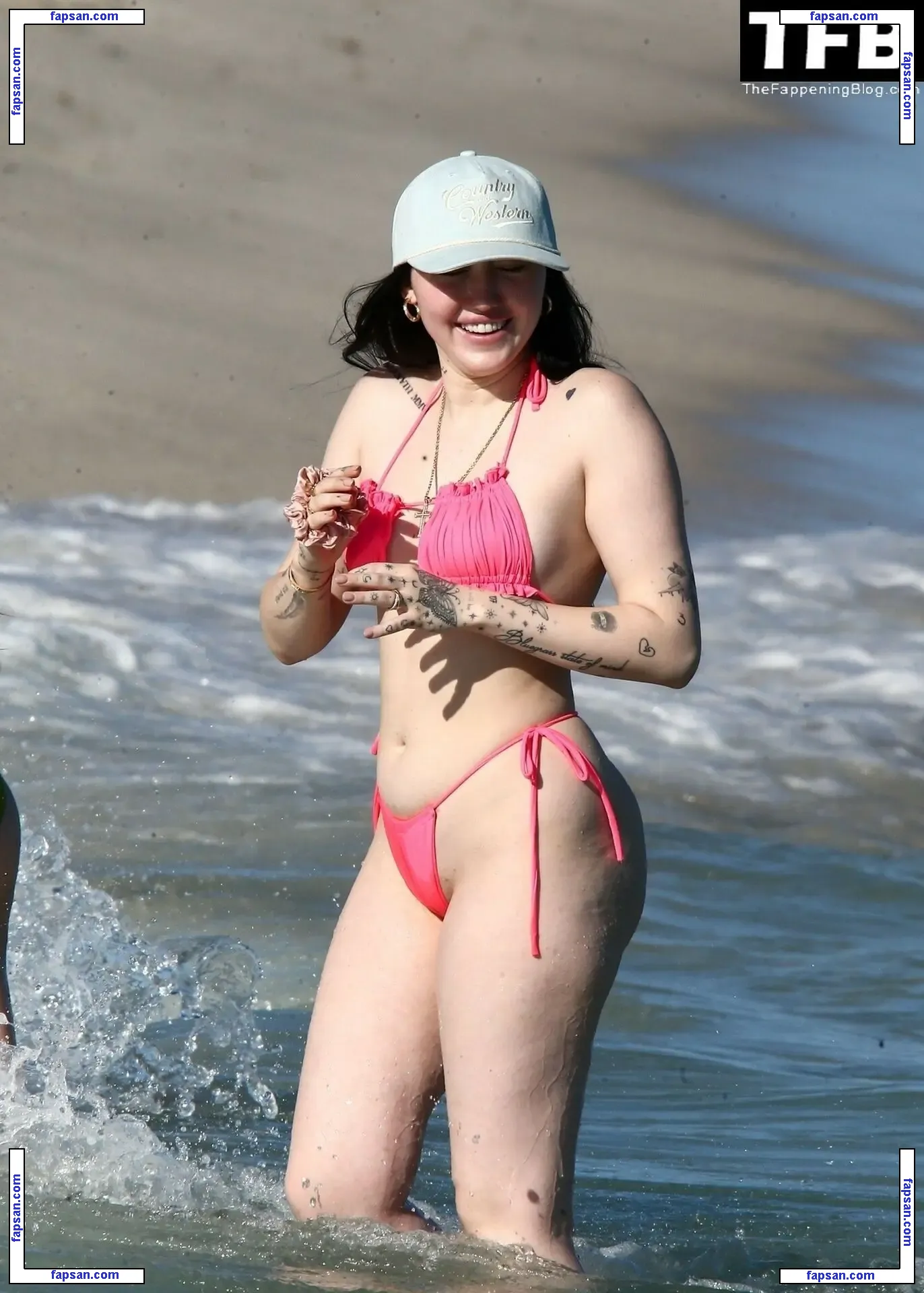 Noah Cyrus nude photo #0511 from OnlyFans