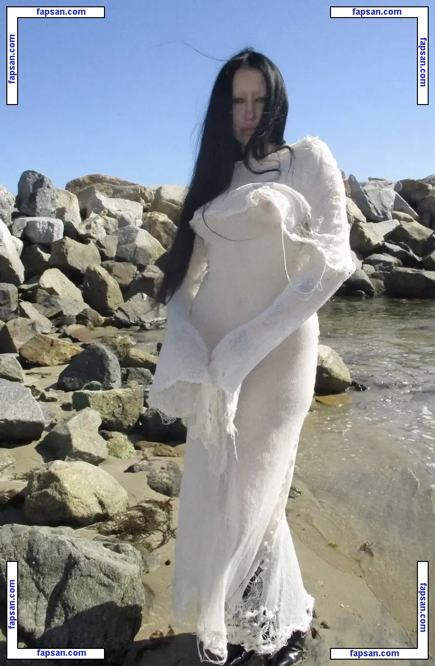 Noah Cyrus nude photo #0671 from OnlyFans