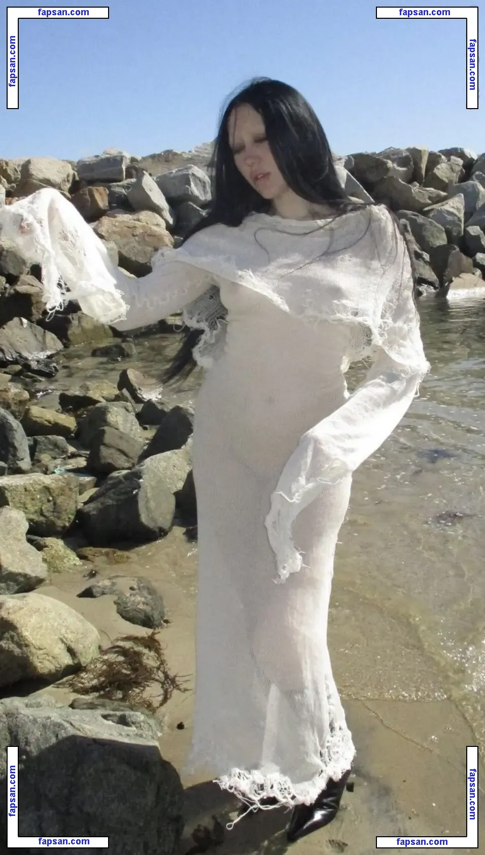 Noah Cyrus nude photo #0672 from OnlyFans