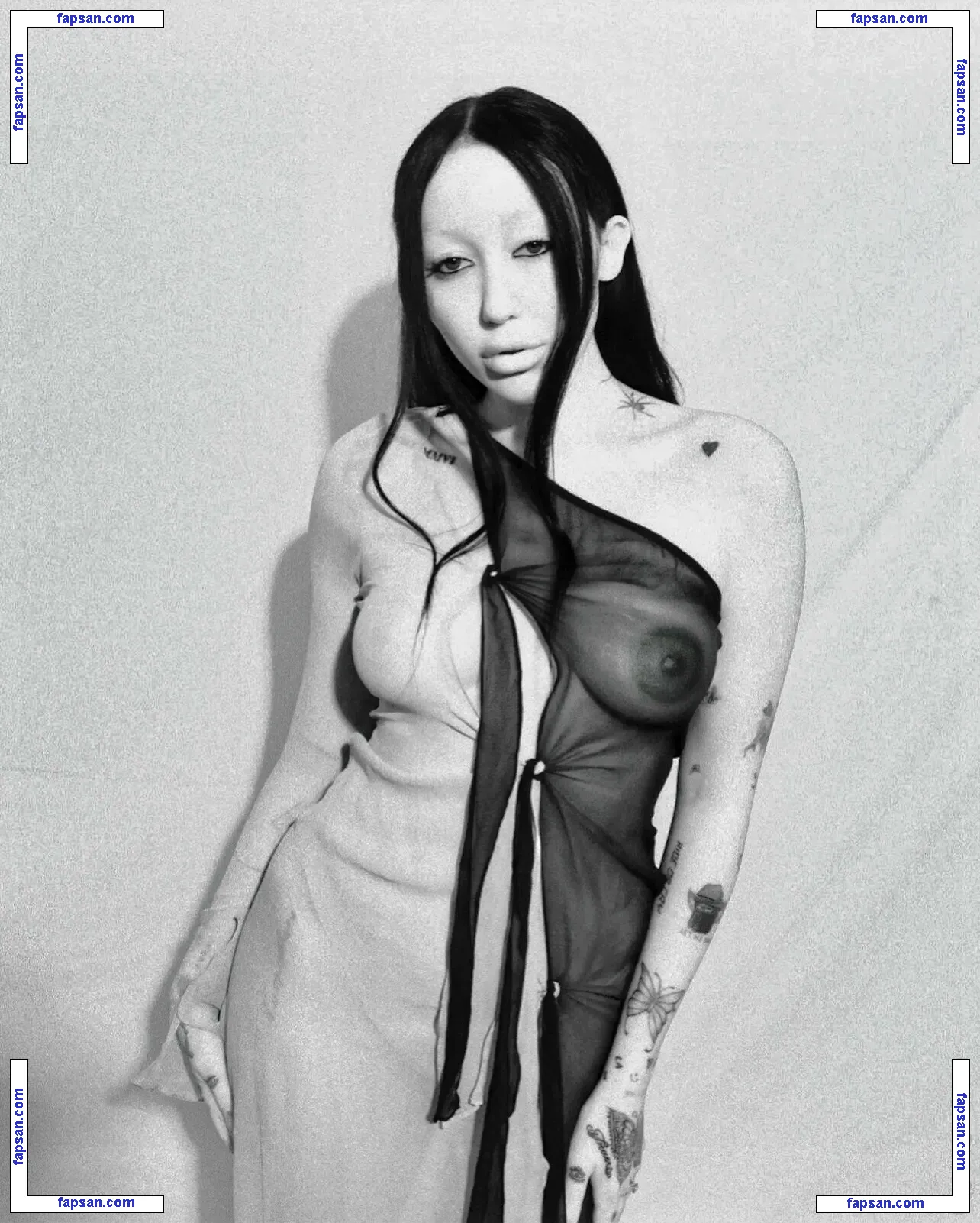 Noah Cyrus nude photo #0792 from OnlyFans