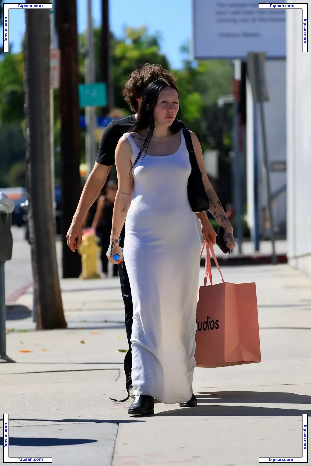 Noah Cyrus nude photo #0824 from OnlyFans