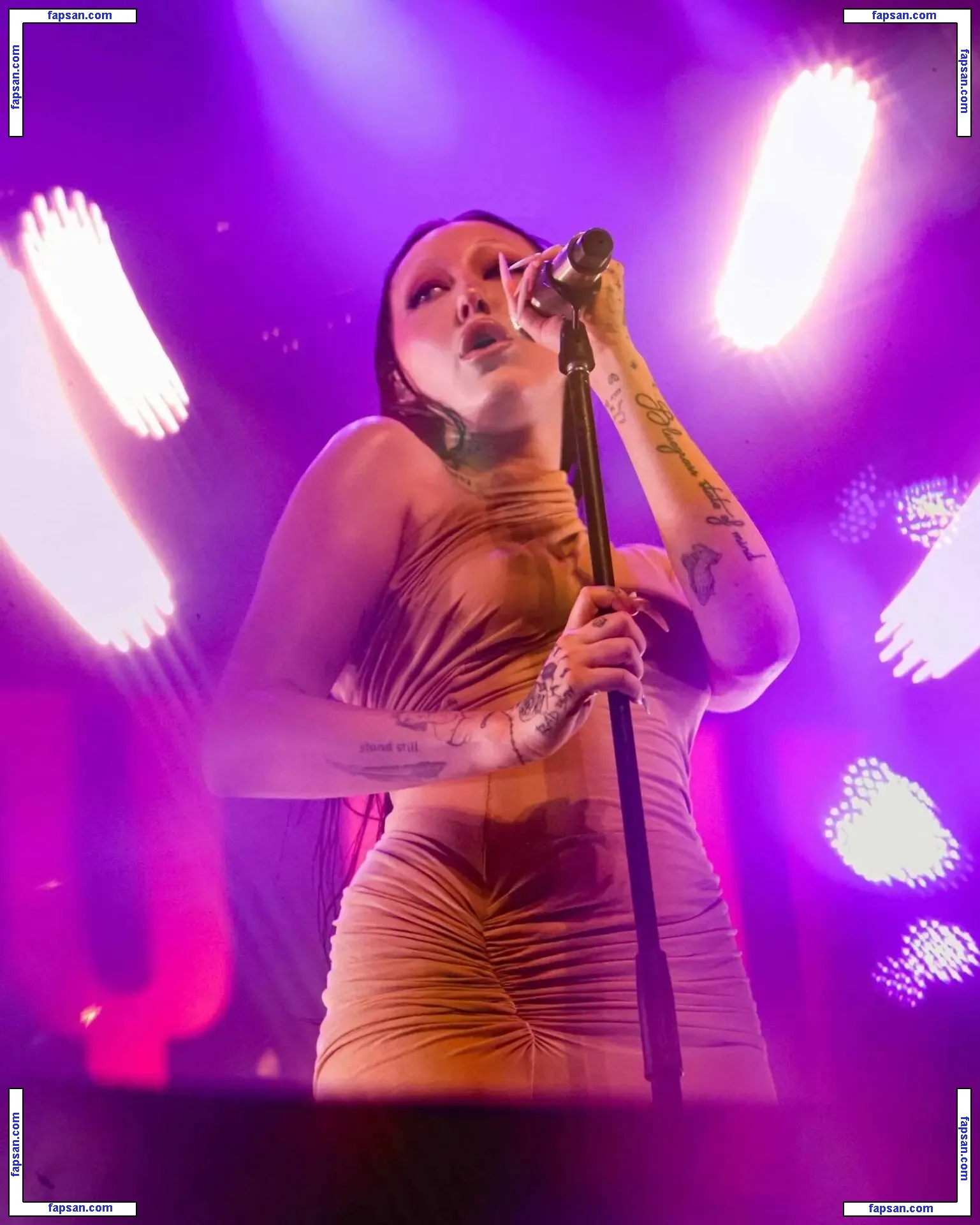 Noah Cyrus nude photo #0876 from OnlyFans