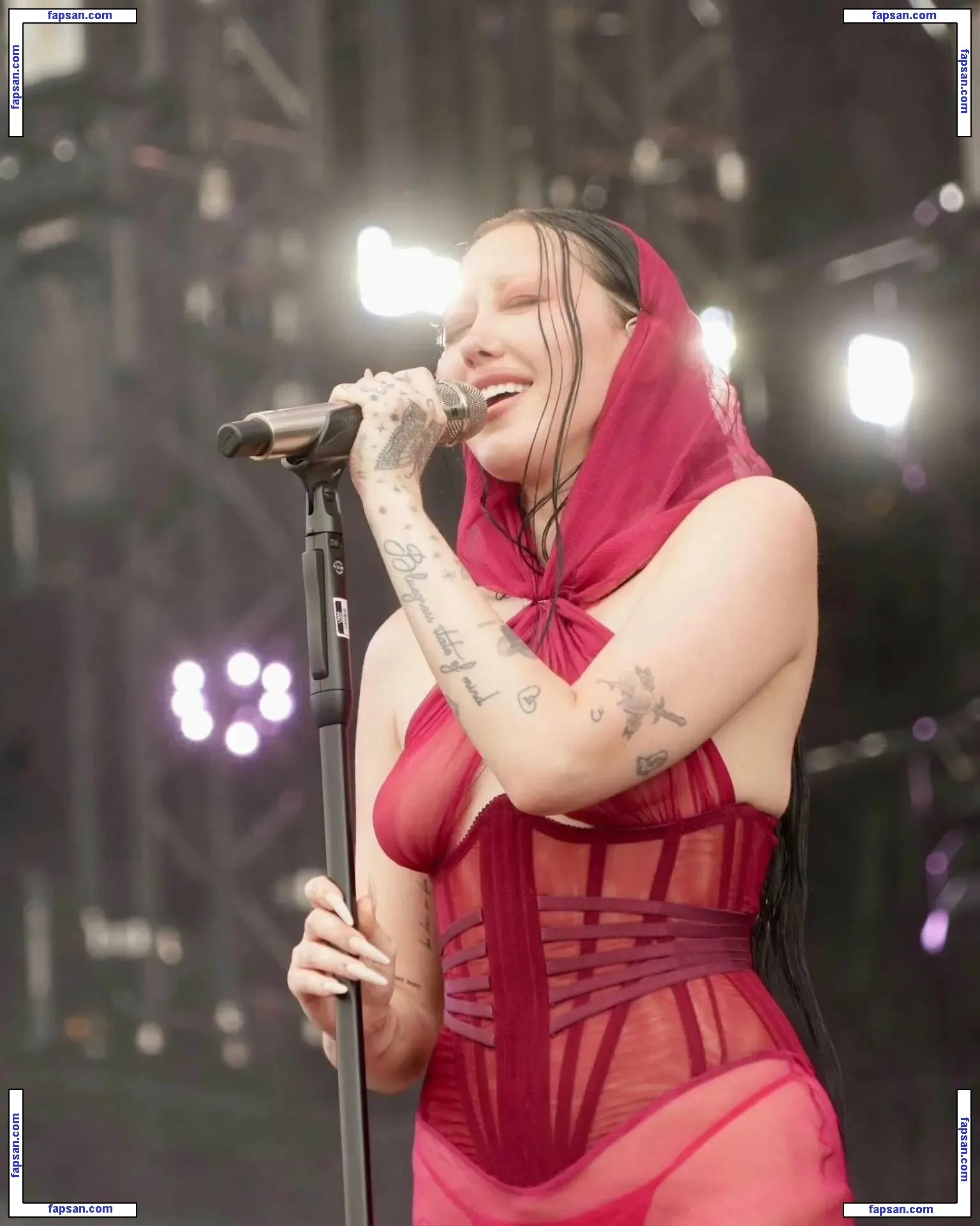 Noah Cyrus nude photo #0877 from OnlyFans