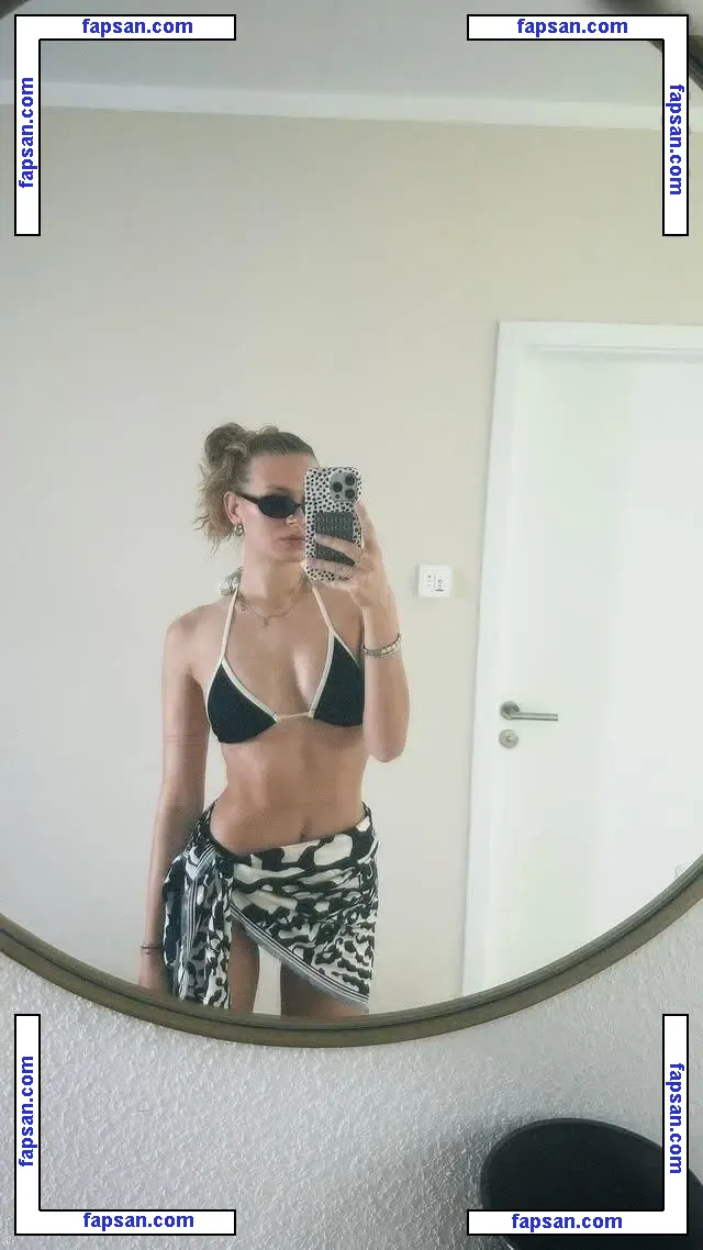 Noemi Peschel nude photo #0002 from OnlyFans