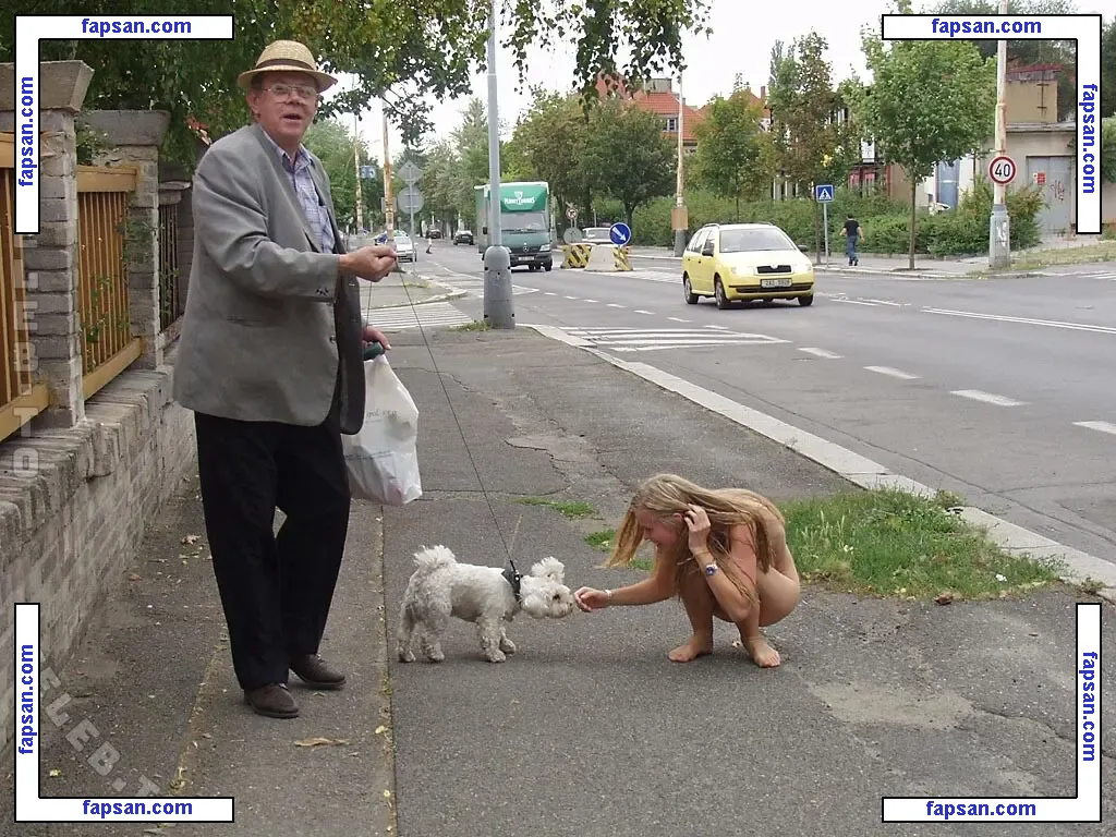 Nude In Public голая фото #0025 с Онлифанс