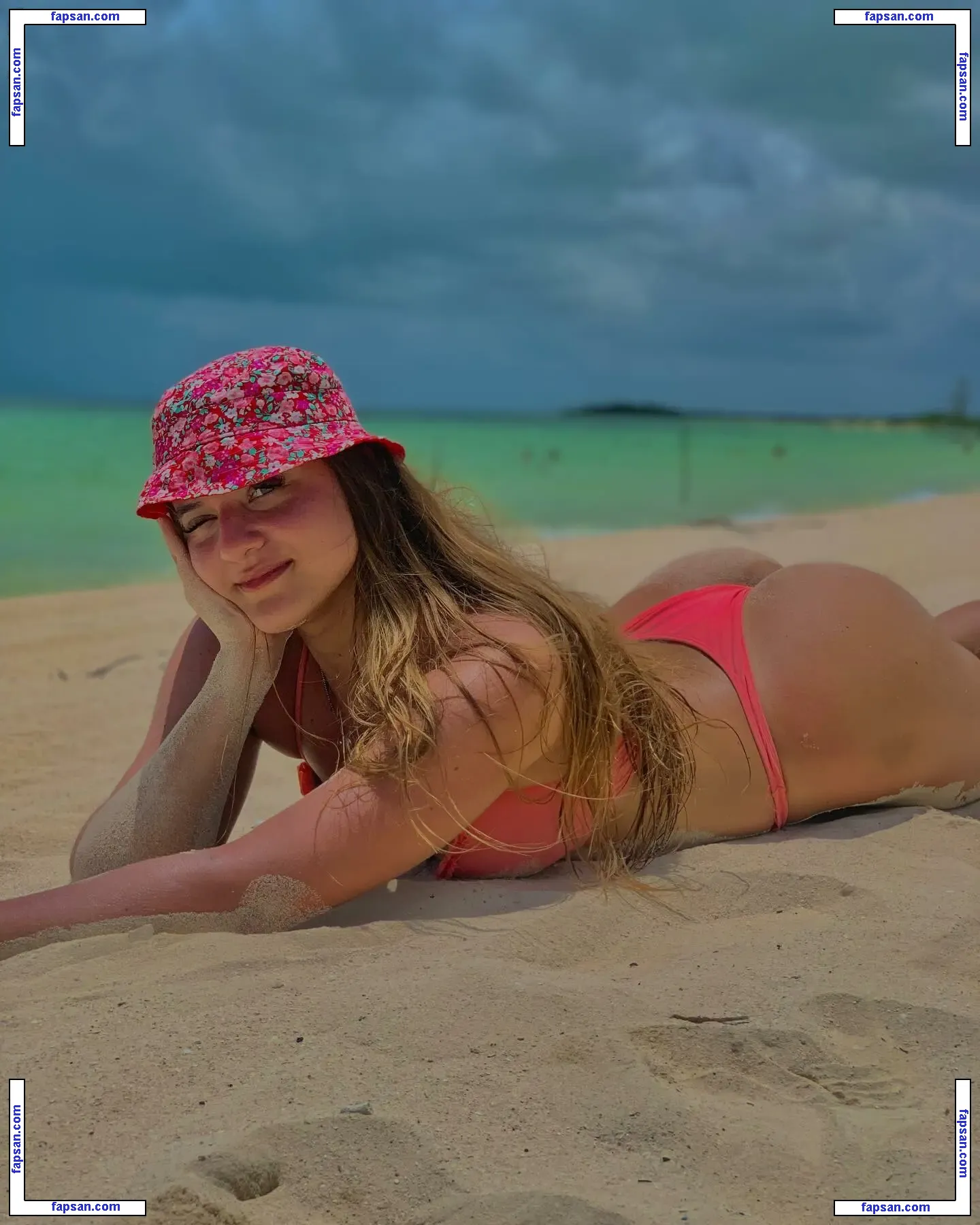 Nursijulian голая фото #0003 с Онлифанс