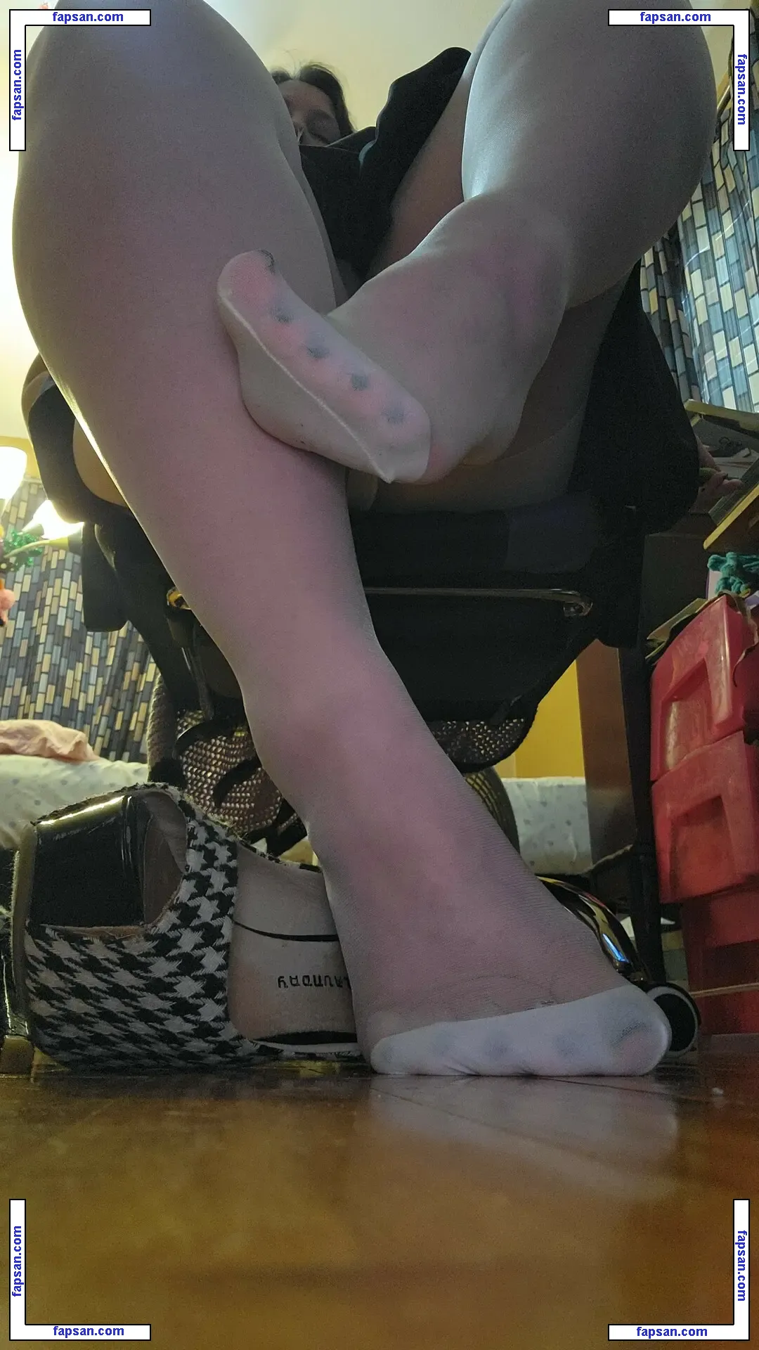 Nylonsandsocks голая фото #0105 с Онлифанс