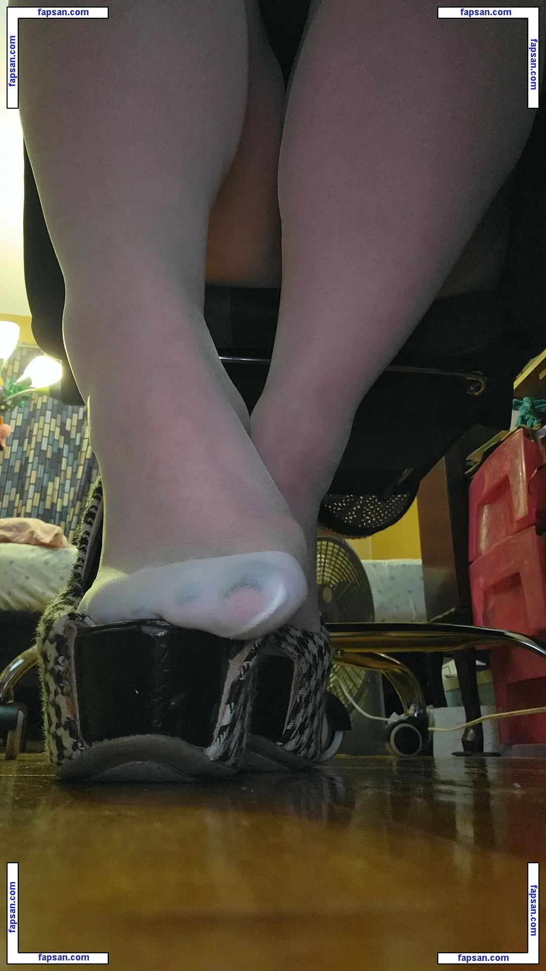 Nylonsandsocks голая фото #0117 с Онлифанс