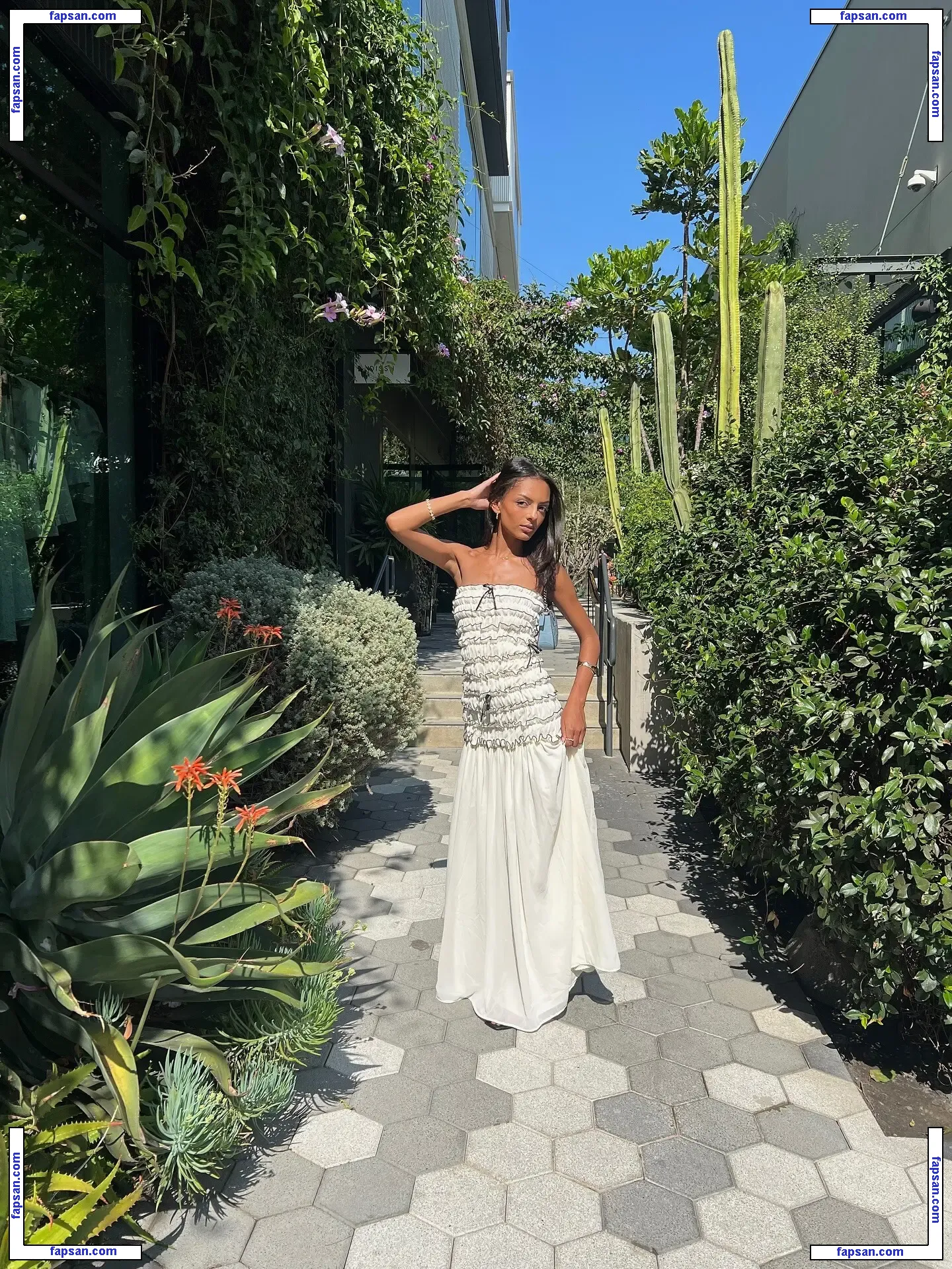 Official.Anaiis nude photo #0092 from OnlyFans