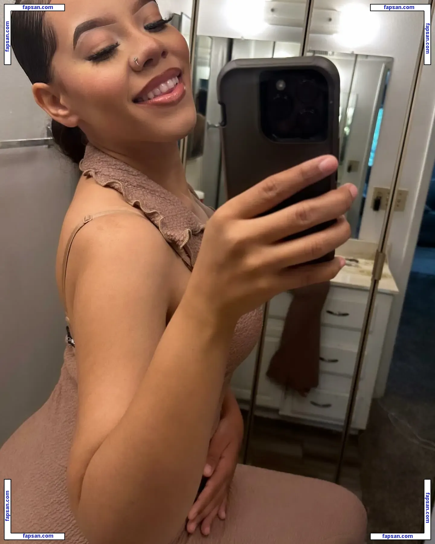 official.tayya голая фото #0004 с Онлифанс