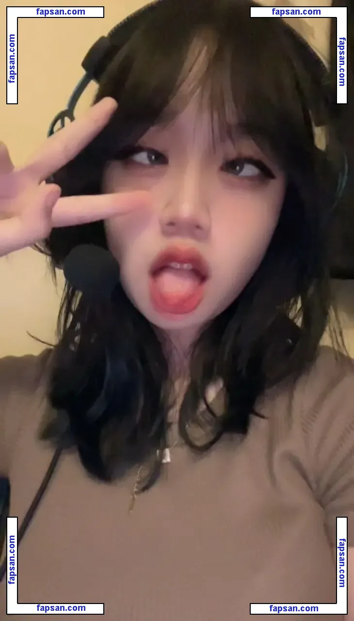 Okiinawaaa nude photo #0010 from OnlyFans