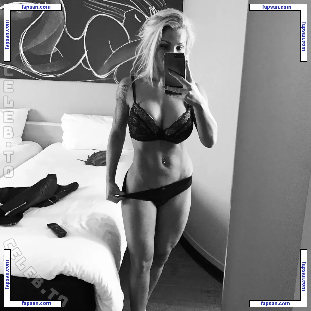 Oksanaalma nude photo #0003 from OnlyFans