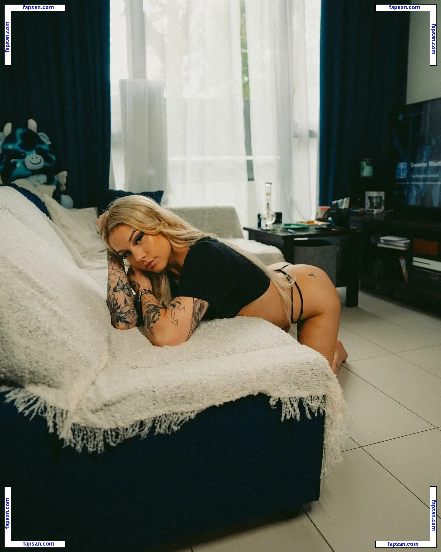 Olive May голая фото #0007 с Онлифанс