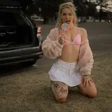 Olive May голая #0003