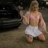 Olive May голая #0015