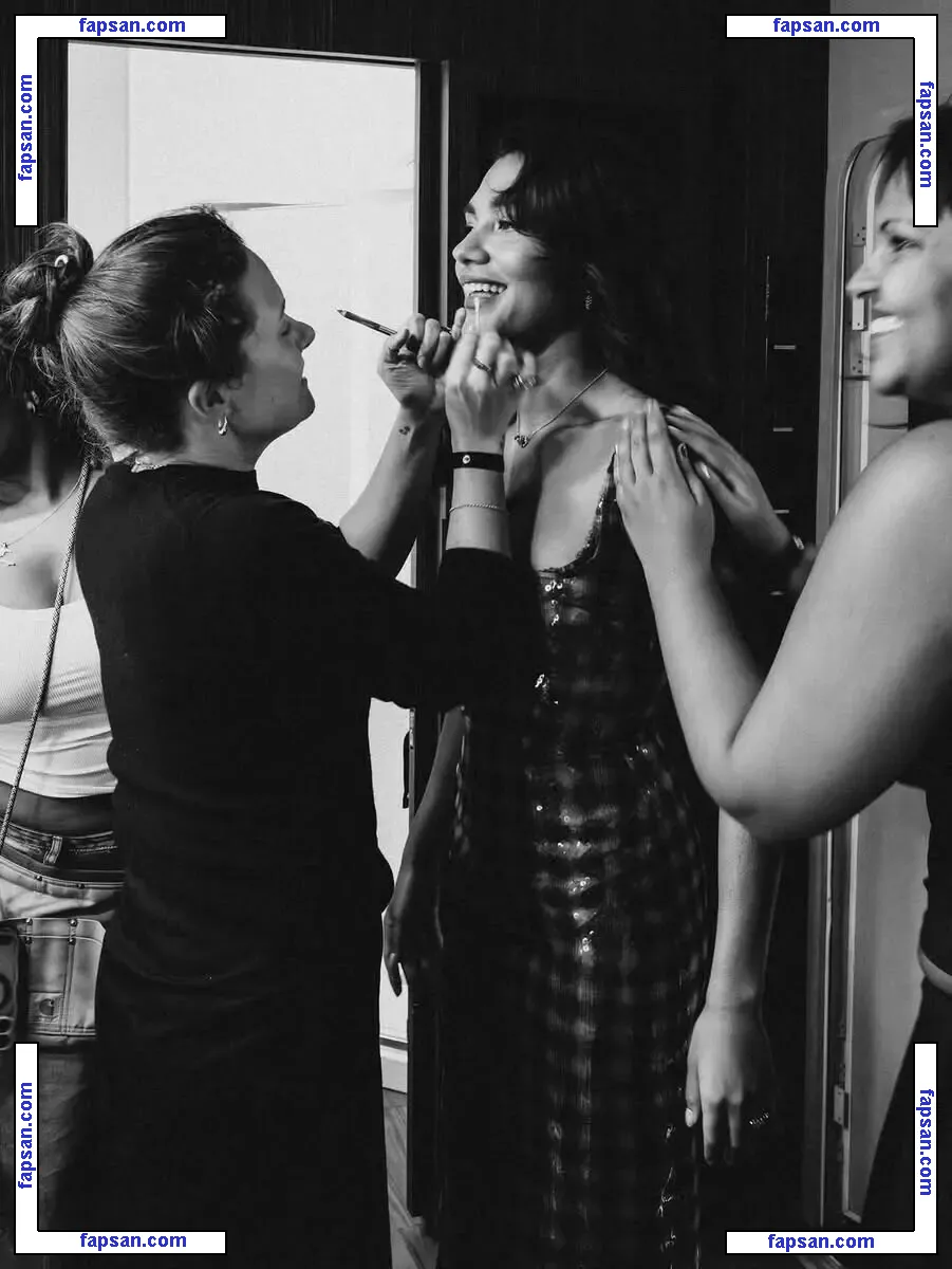 Olivia Dean голая фото #0009 с Онлифанс