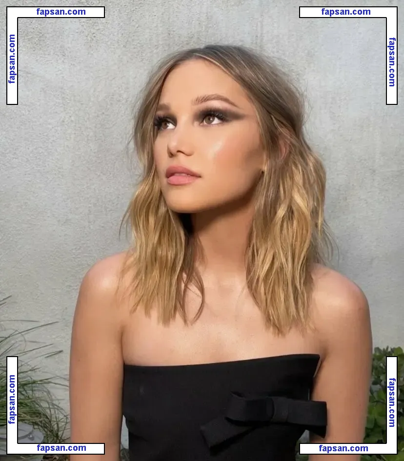 Olivia Holt голая фото #0668 с Онлифанс