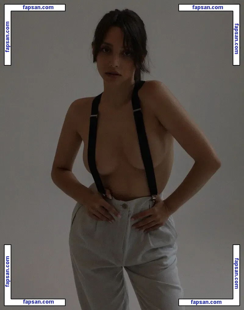 Olivia Linz nude photo #0004 from OnlyFans