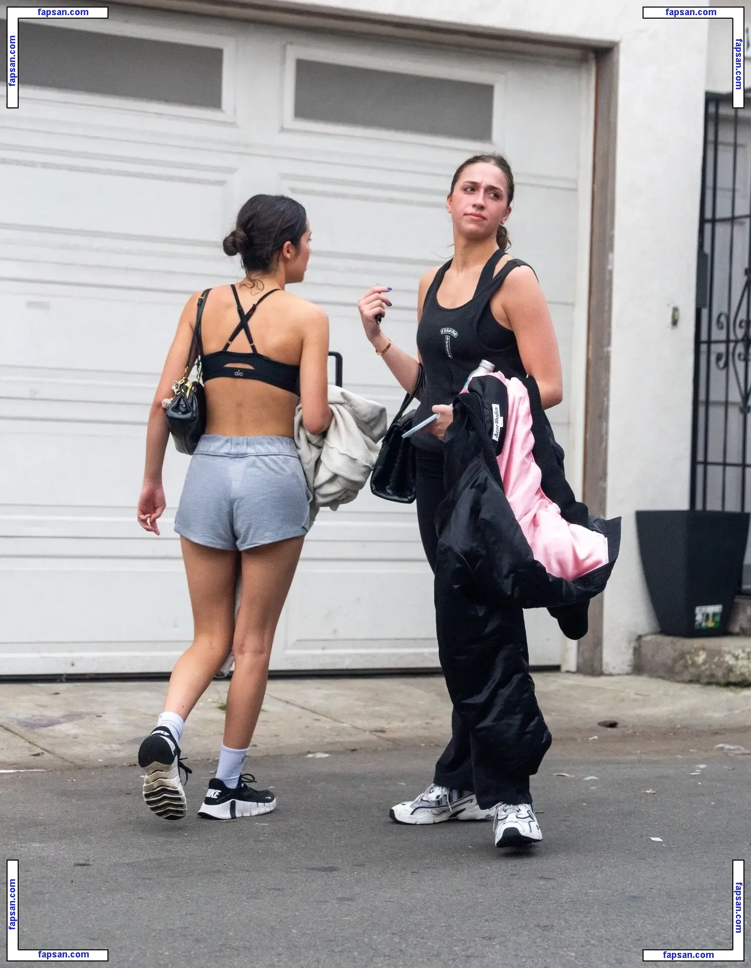 Olivia Rodrigo голая фото #3188 с Онлифанс