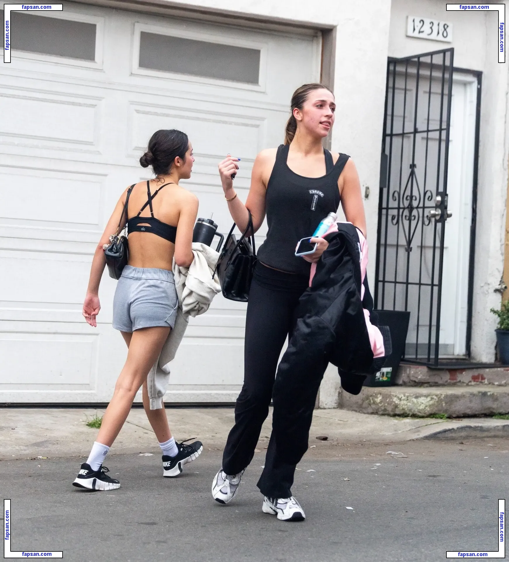 Olivia Rodrigo голая фото #3194 с Онлифанс